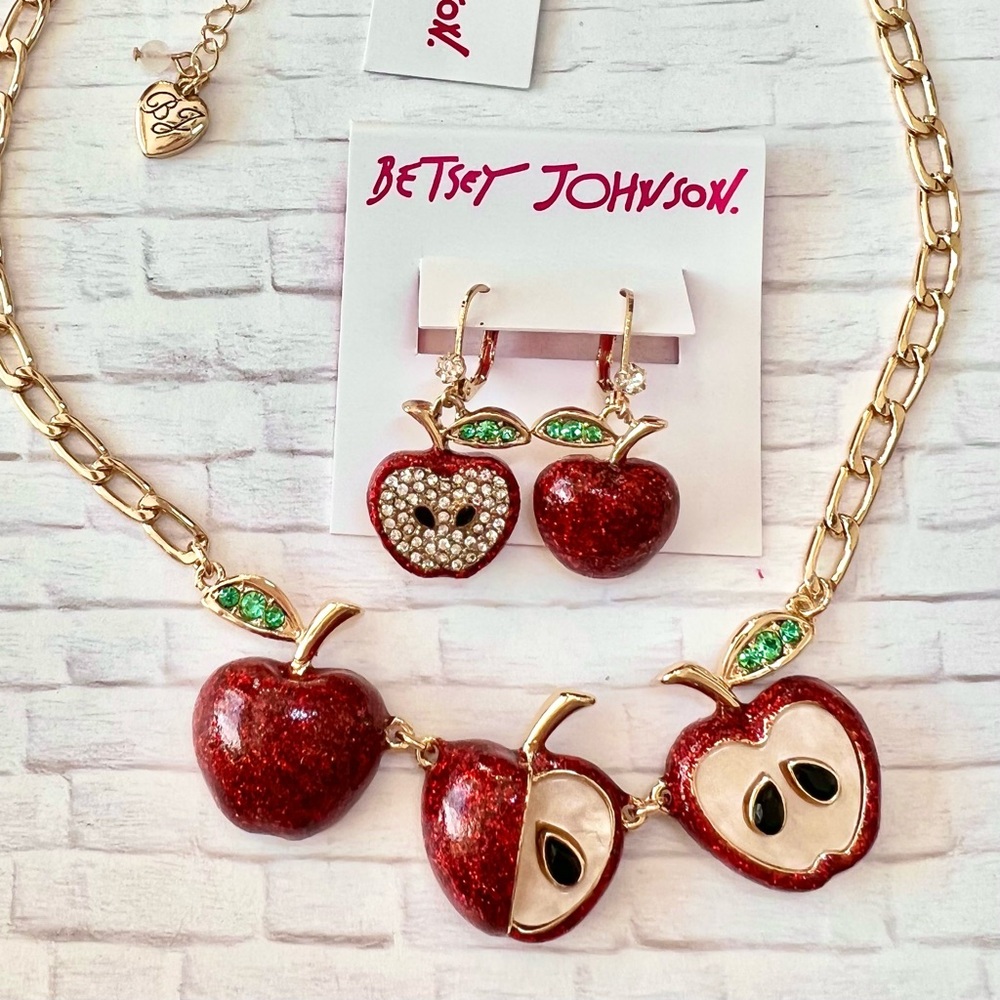 Betsey Johnson ‘Back to Cool’ 🍎 Apple 🍎 Jewelry Set NWT/HTF!